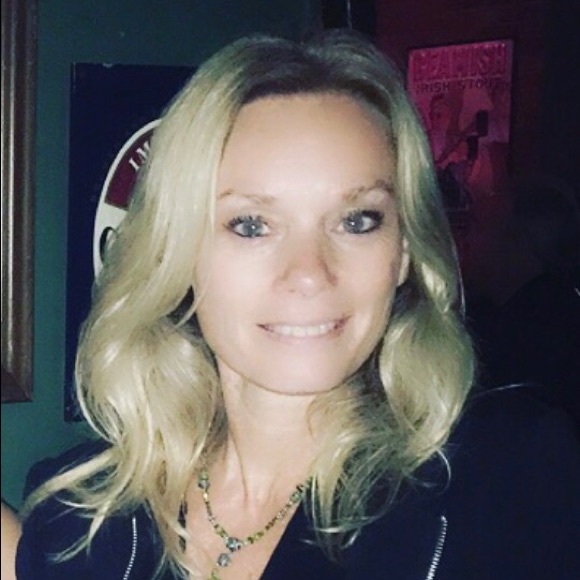 Tops🎁Posh Ambassador🇺🇸Christie Anderson🇺🇸 - Picture 6 of 10